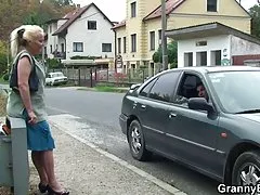 Porn online cum inside mom the penis goes in the hole